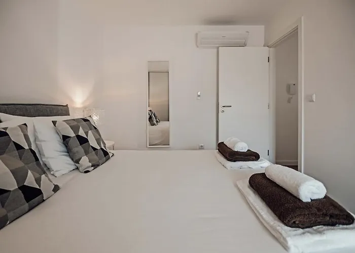 9 Furnas Villa